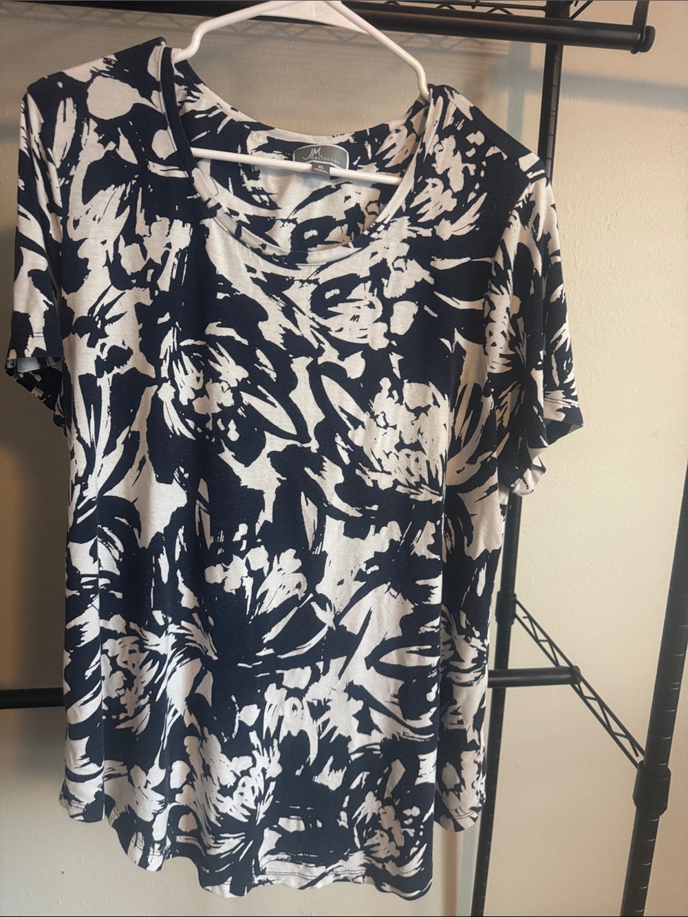 JM Collection Navy and White Abstract Floral Short Sleeve Tee